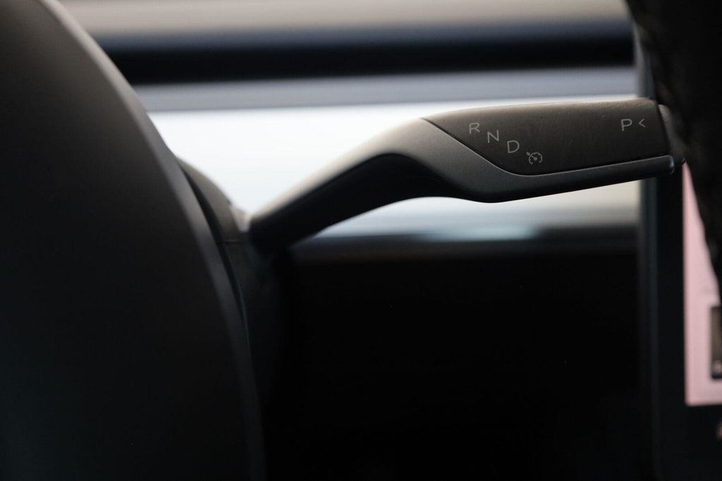 Tesla Model 3 photo 33