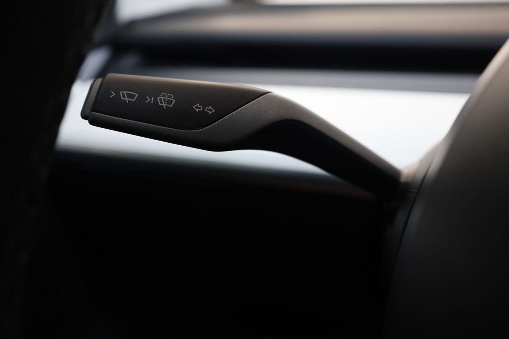 Tesla Model 3 photo 34