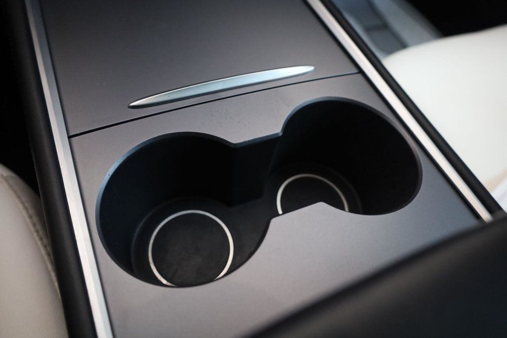 Tesla Model 3 photo 37