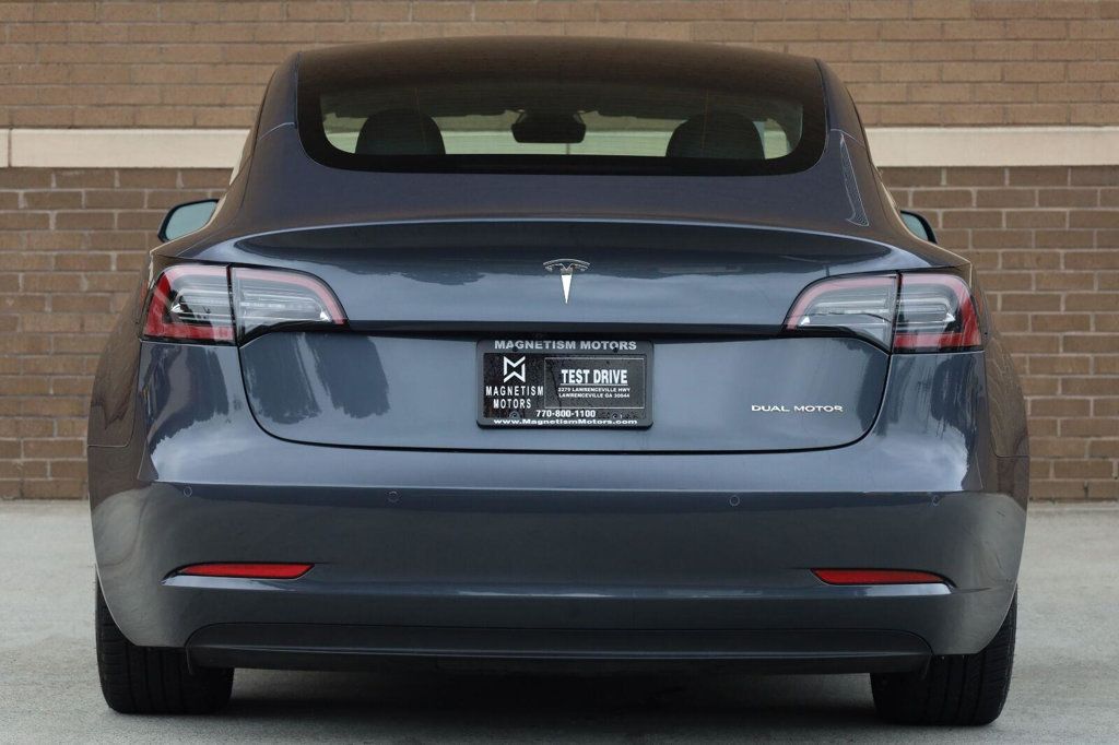 Tesla Model 3 photo 10