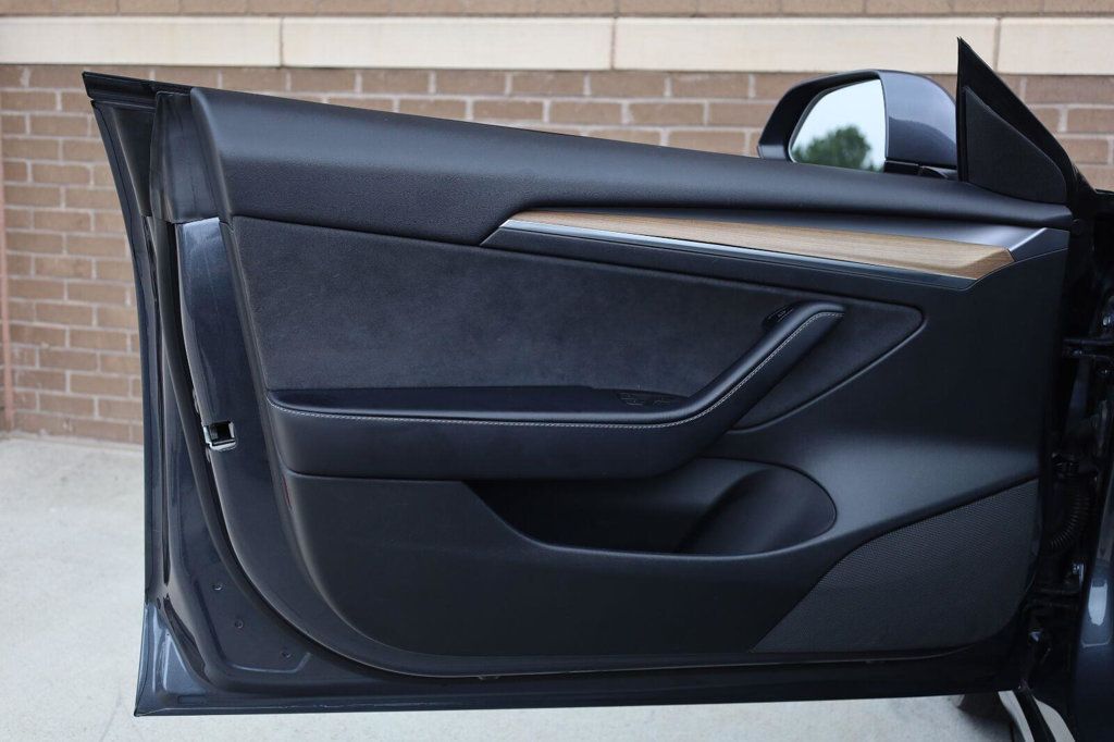Tesla Model 3 photo 15