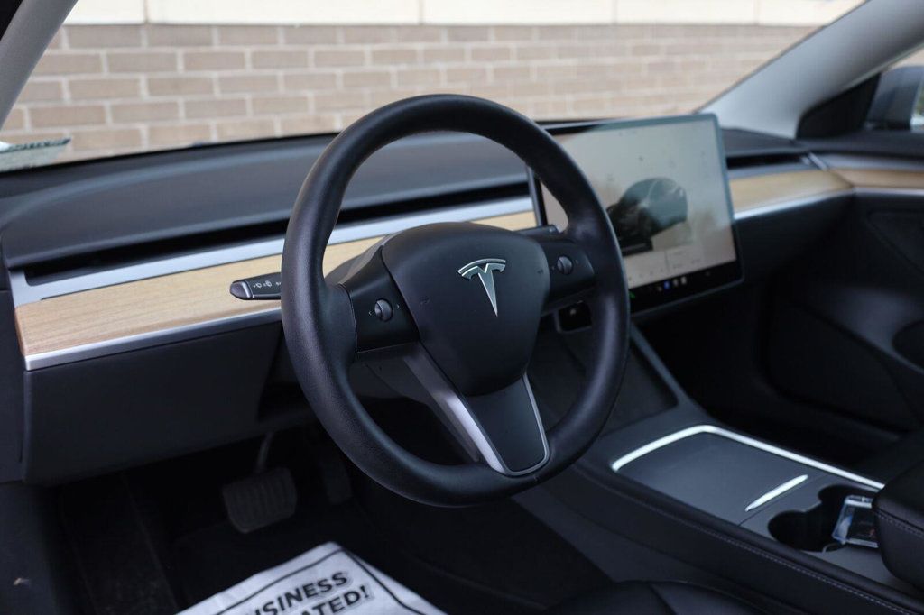 Tesla Model 3 photo 16