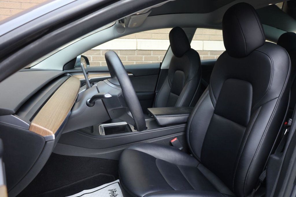 Tesla Model 3 photo 18