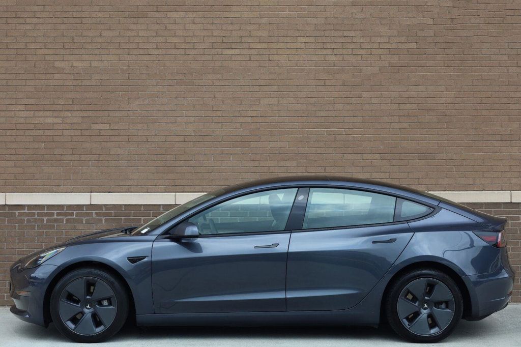 Tesla Model 3 photo 2
