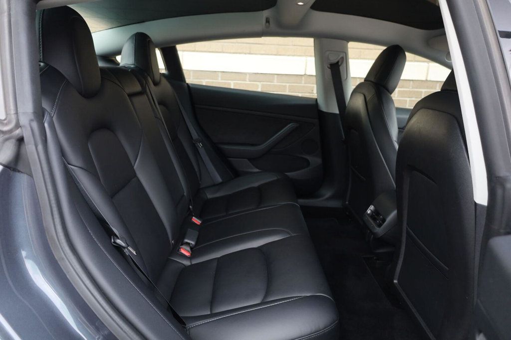 Tesla Model 3 photo 24
