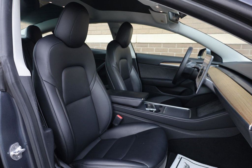 Tesla Model 3 photo 27