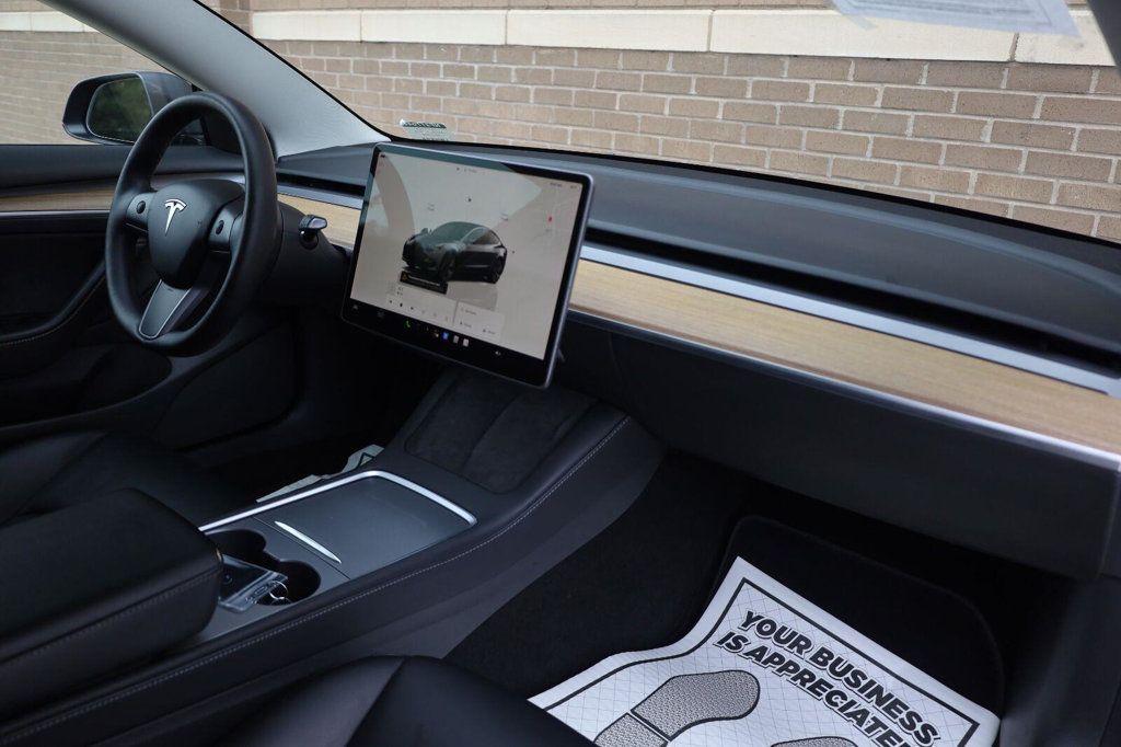 Tesla Model 3 photo 28