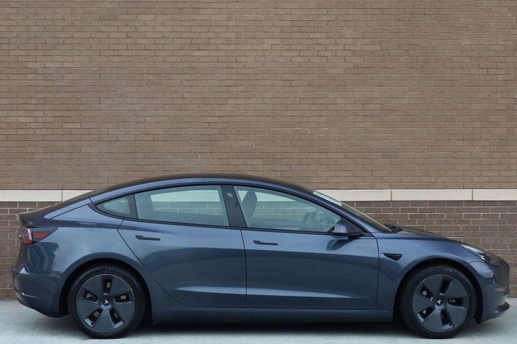 Tesla Model 3 photo 3