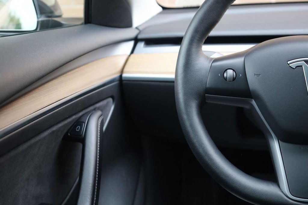 Tesla Model 3 photo 31