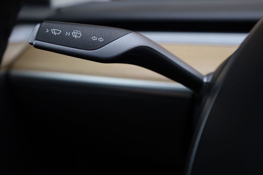 Tesla Model 3 photo 33