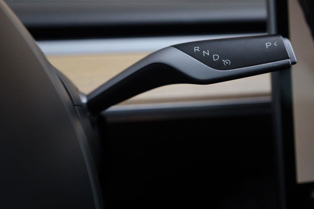 Tesla Model 3 photo 34