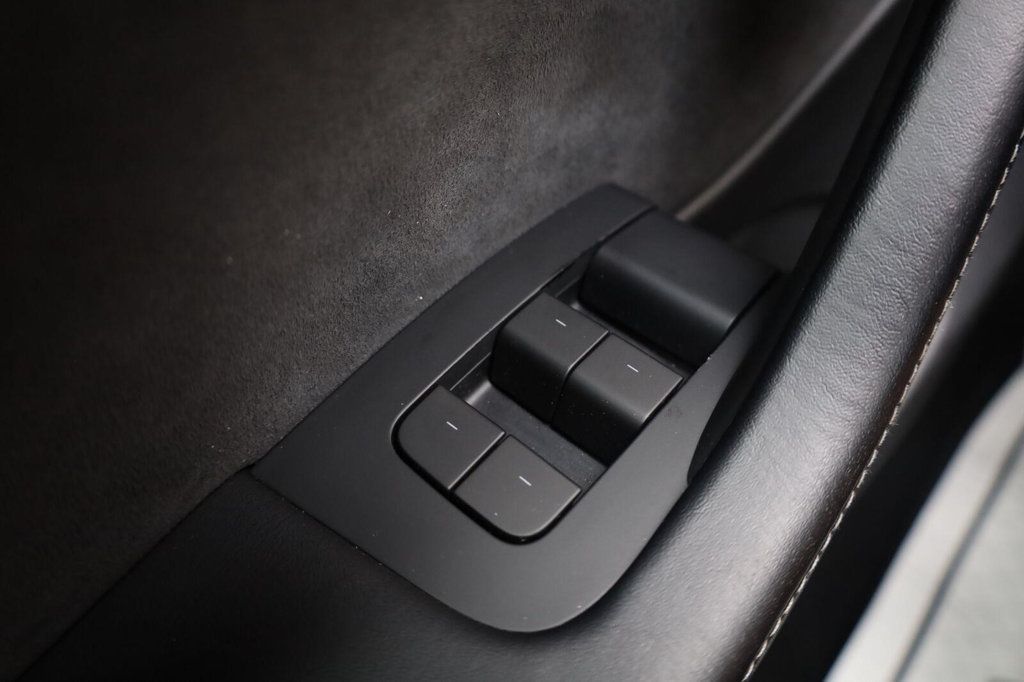 Tesla Model 3 photo 36