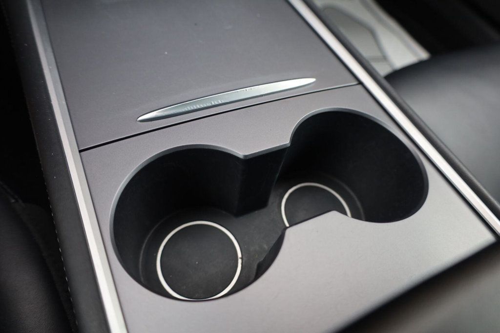 Tesla Model 3 photo 37