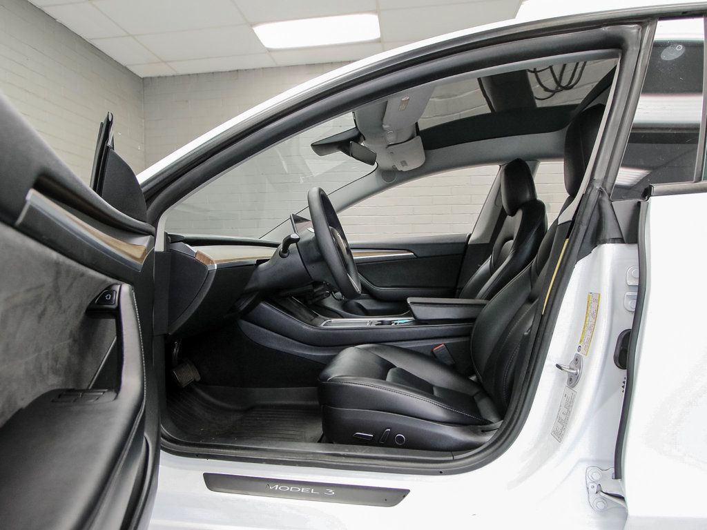 Tesla Model 3 photo 12