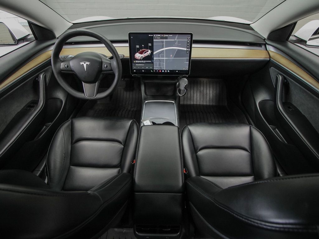 Tesla Model 3 photo 13