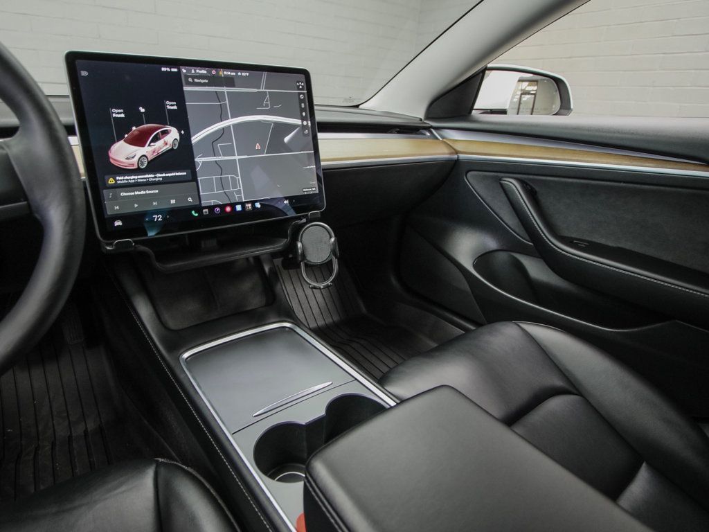 Tesla Model 3 photo 16
