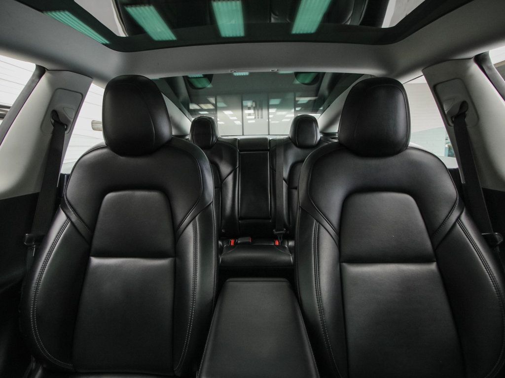 Tesla Model 3 photo 18