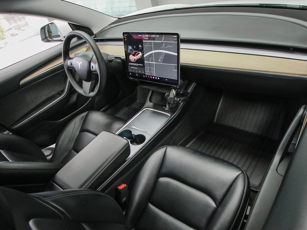 Tesla Model 3 photo 21