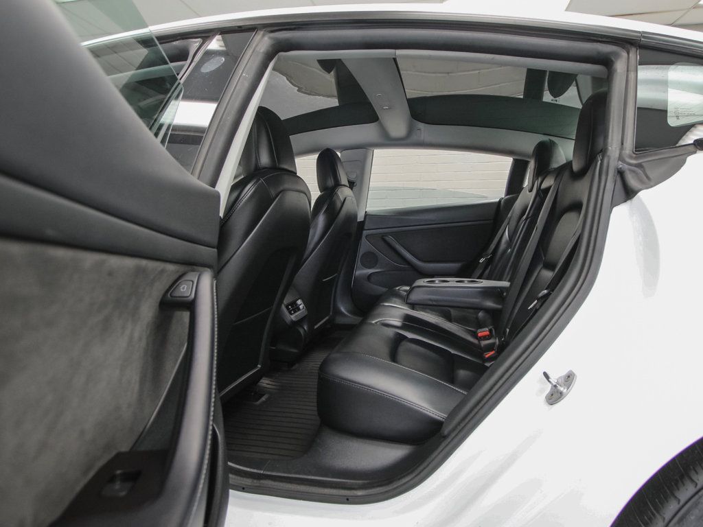 Tesla Model 3 photo 22