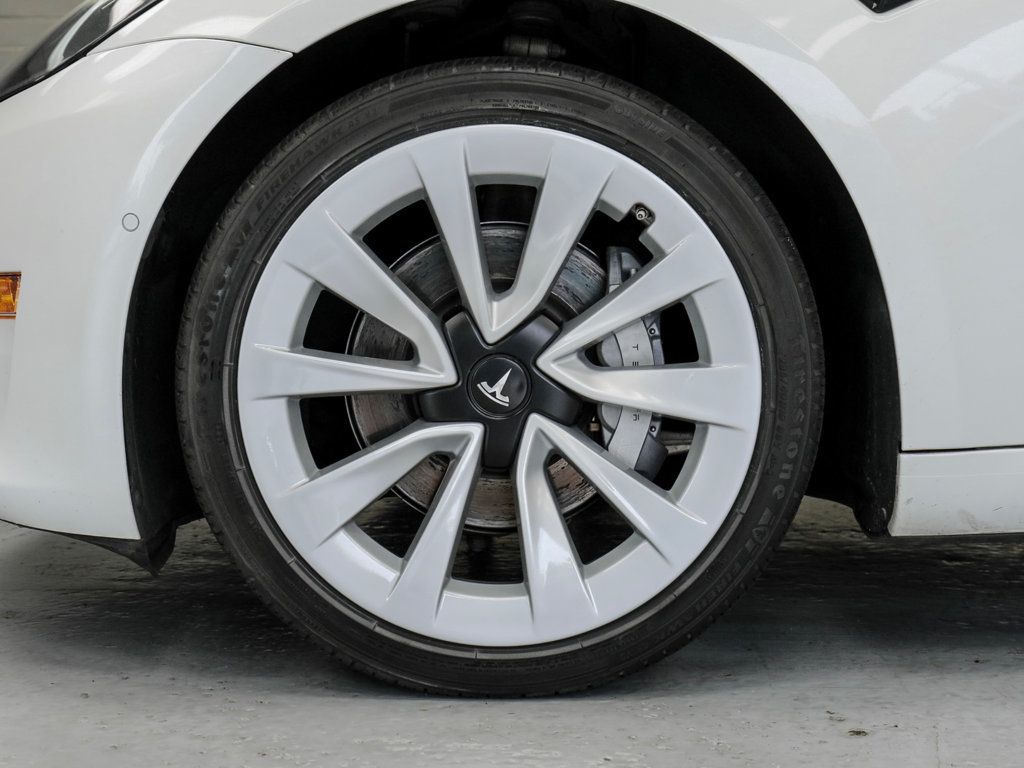 Tesla Model 3 photo 9
