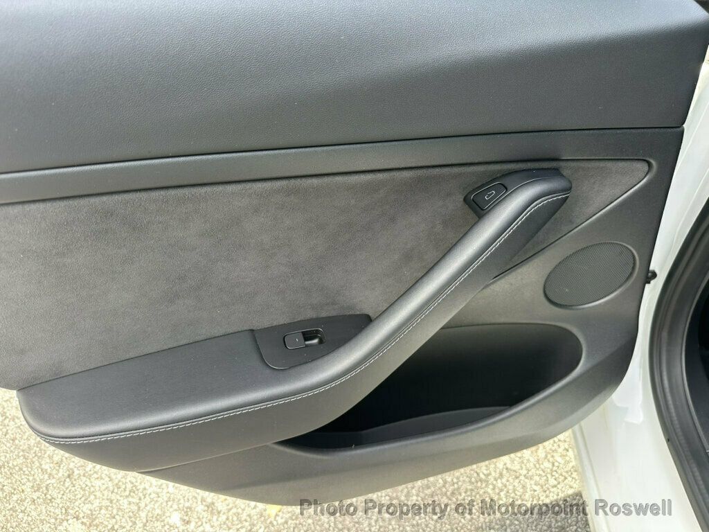 Tesla Model 3 photo 16