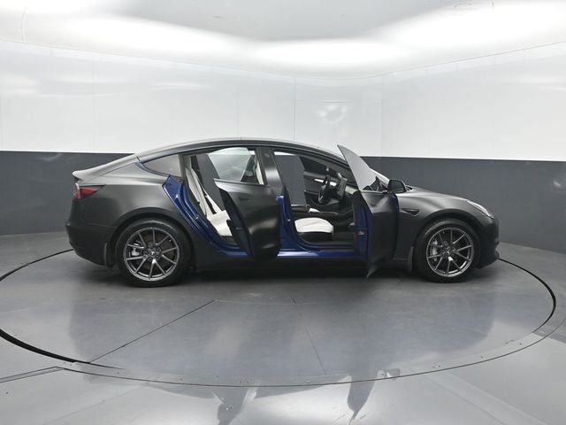2022 Tesla Model 3 Long Range AWD - 23059940 - 28