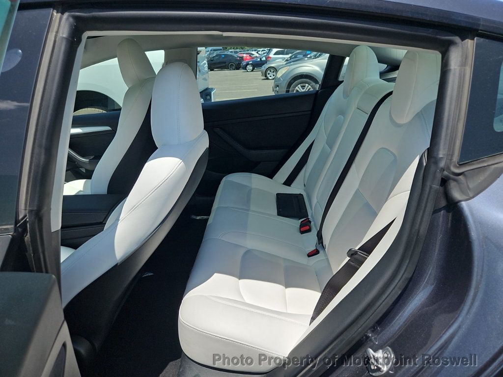 Tesla Model 3 photo 2