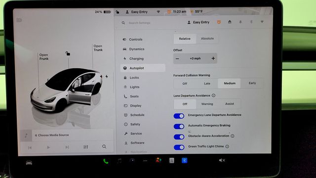 2022 Tesla Model 3 Performance AWD w/ White & Black Premium Interior - 23010742 - 19