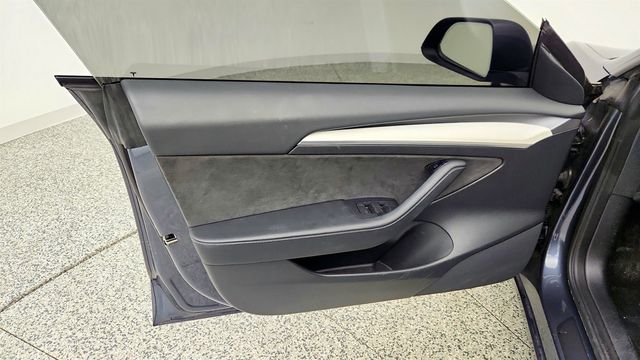 2022 Tesla Model 3 RWD w/ White and Black Partial Premium Interior - 23008174 - 10