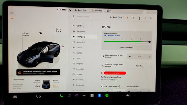 2022 Tesla Model 3 RWD w/ White and Black Partial Premium Interior - 23008174 - 17