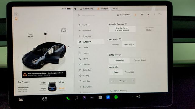 2022 Tesla Model 3 RWD w/ White and Black Partial Premium Interior - 23008174 - 18