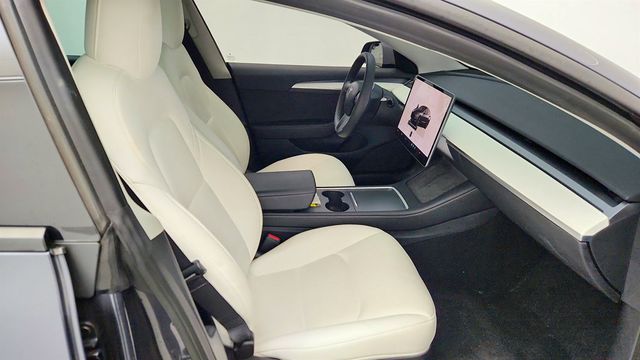 2022 Tesla Model 3 RWD w/ White and Black Partial Premium Interior - 23008174 - 27