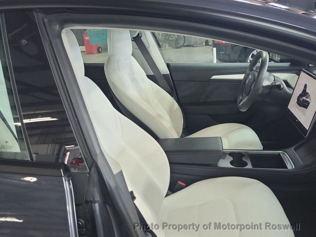 2022 Tesla Model 3 Standard Range Plus photo 3