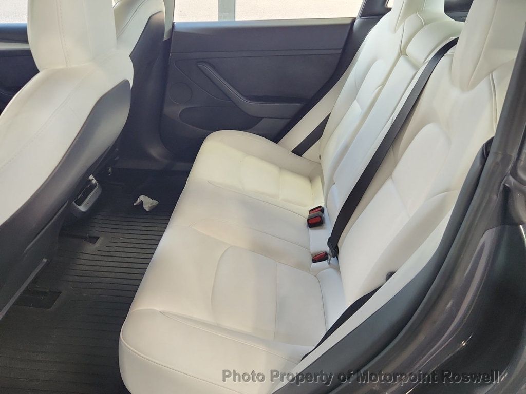 2022 Tesla Model 3 Standard Range Plus photo 4