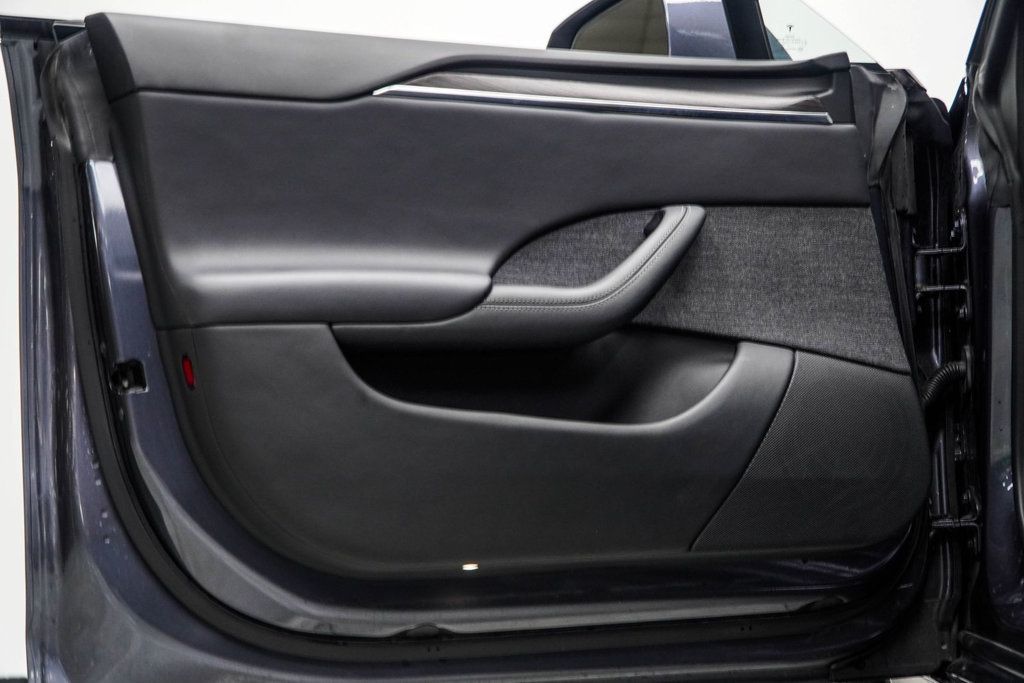 Tesla Model S photo 35