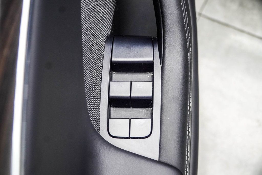Tesla Model S photo 36