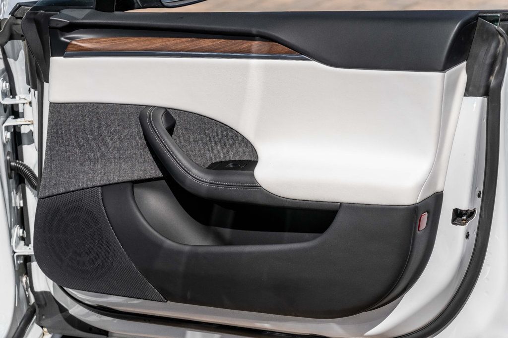 2022 Tesla Model S Custom steering yoke! White Interior! - 22394026 - 14