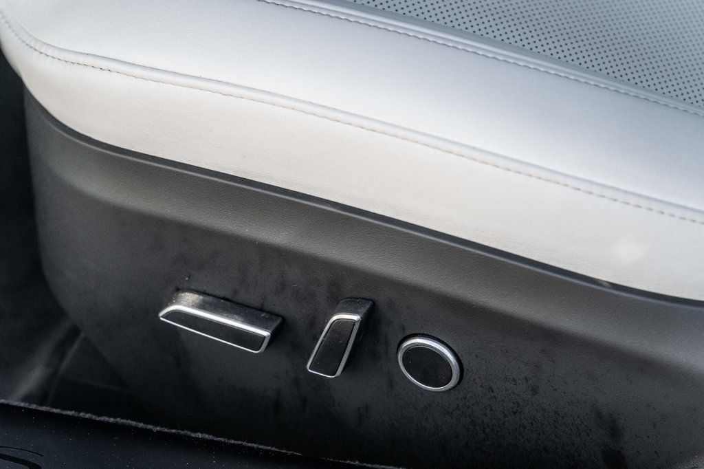 2022 Tesla Model S Custom steering yoke! White Interior! - 22394026 - 18