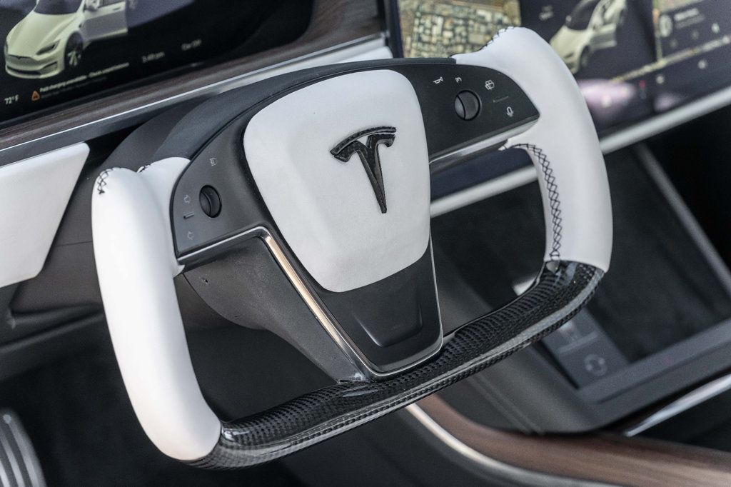 2022 Tesla Model S Custom steering yoke! White Interior! - 22394026 - 21