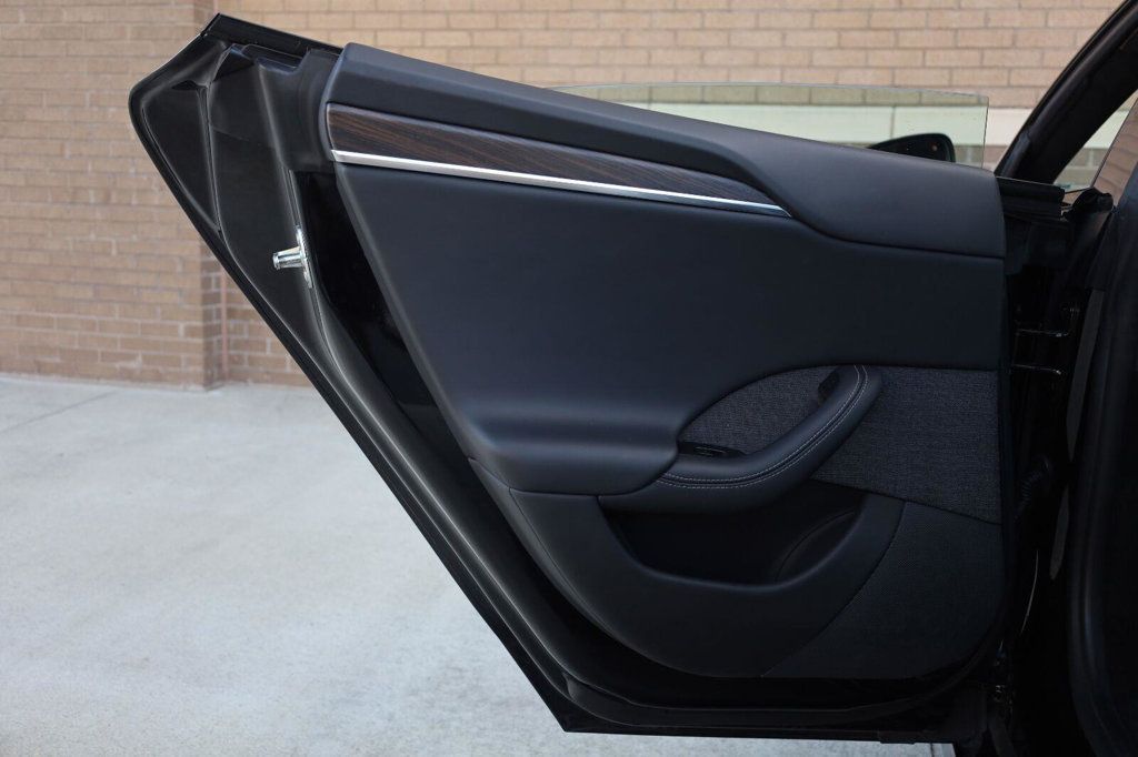 Tesla Model S photo 21