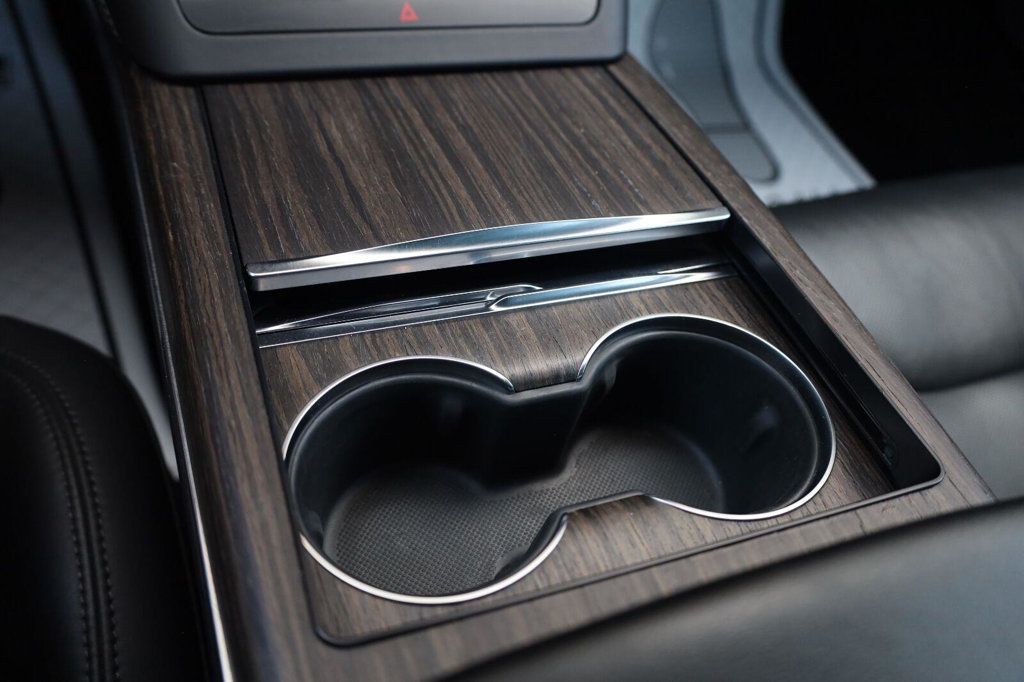 Tesla Model S photo 31