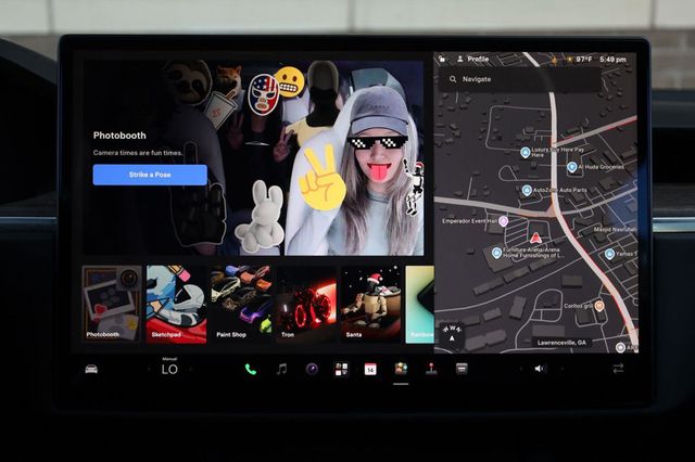 2022 Tesla Model S Long Range Palladium - 23083410 - 36