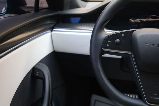 2022 Tesla Model S Plaid - 23072890 - 24