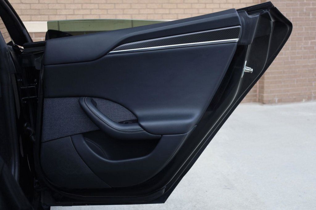 Tesla Model S photo 23
