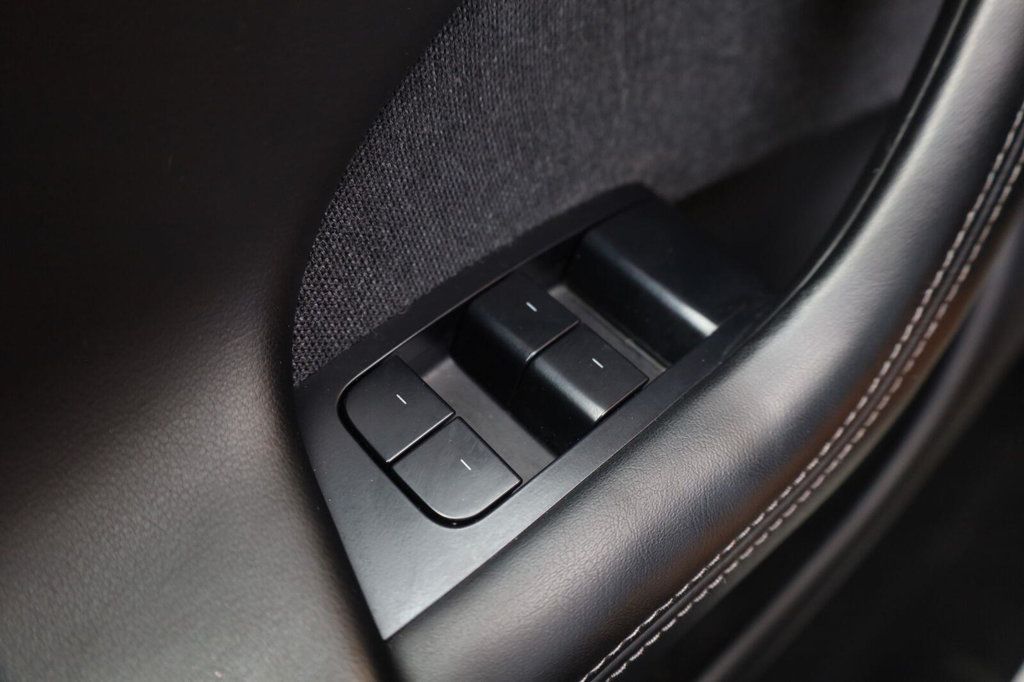 Tesla Model S photo 35