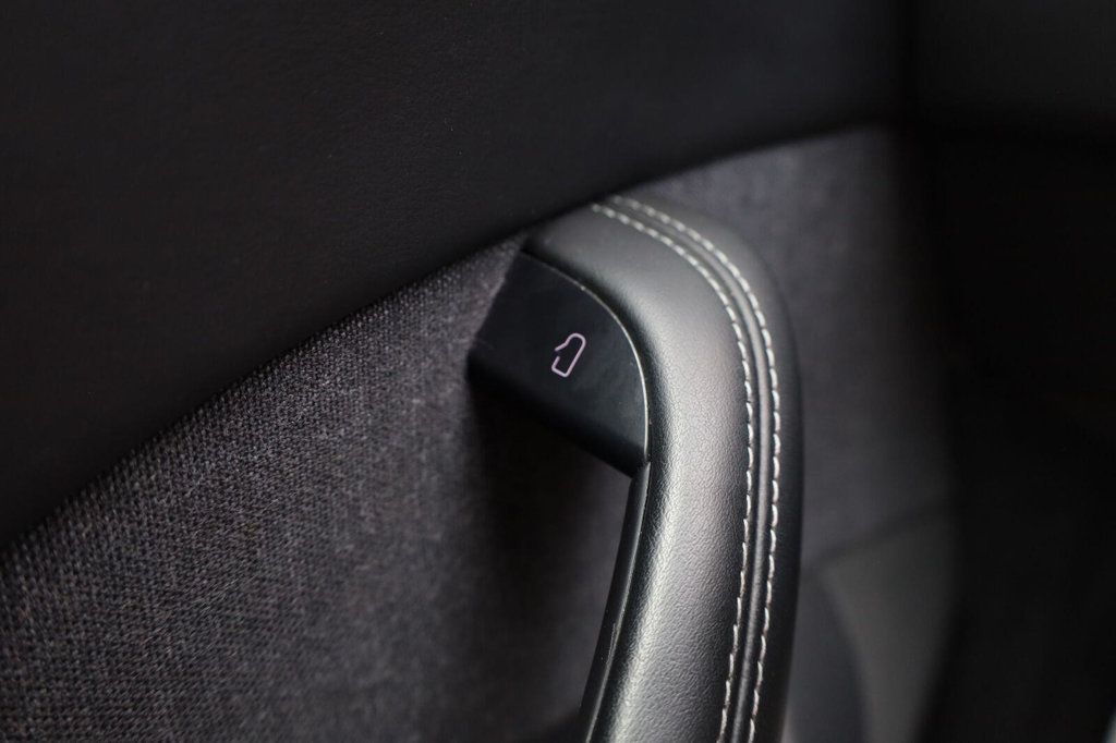 Tesla Model S photo 36