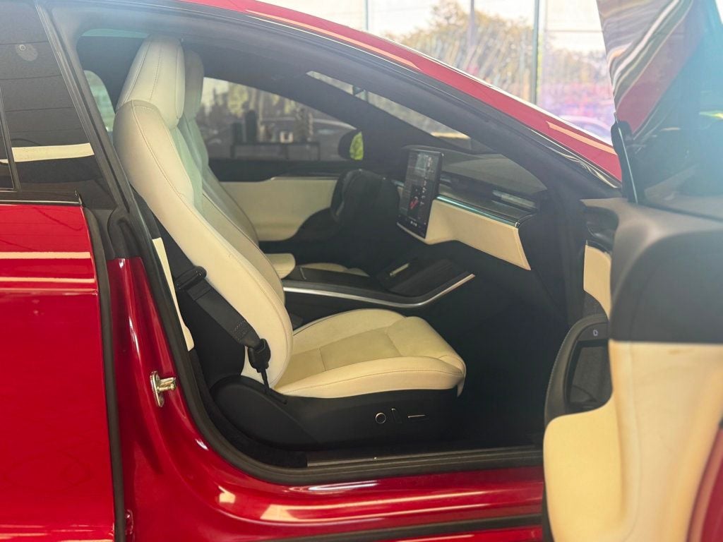 2022 Tesla Model S Plaid AWD photo 12