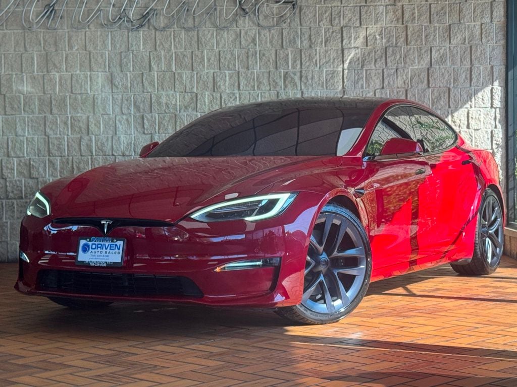 2022 Tesla Model S Plaid AWD photo 2
