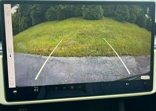 2022 Tesla Model S Plaid AWD - 23063661 - 29