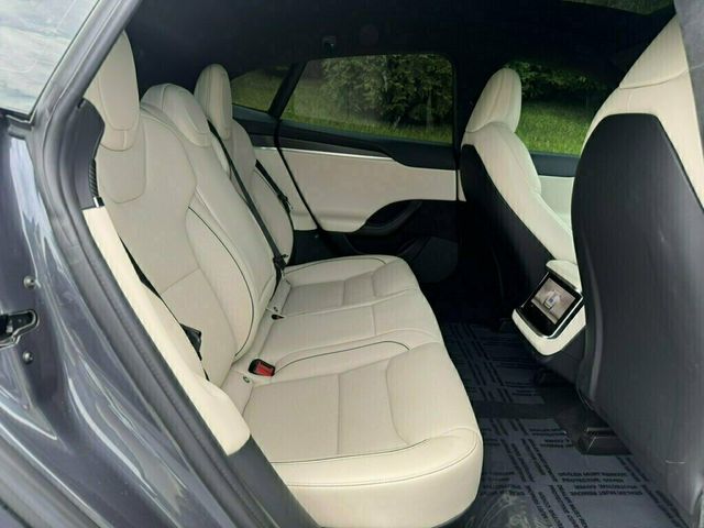2022 Tesla Model S Plaid AWD - 23063661 - 31
